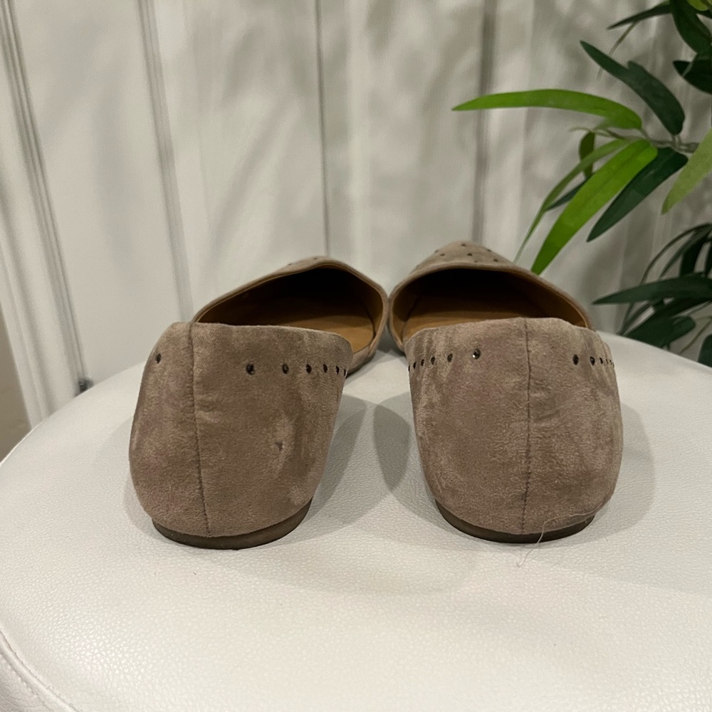Seychelles brand taupe flat with rhinestone detail - Picture 4 of 16